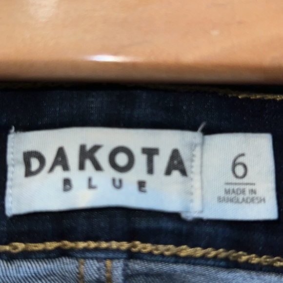 Dakota Blue Dark Denim Rolled Cuff Shorts -Size 6 - Picture 3 of 4